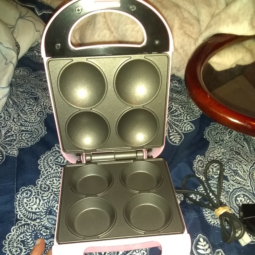 New never used BABY CAKES cake maker